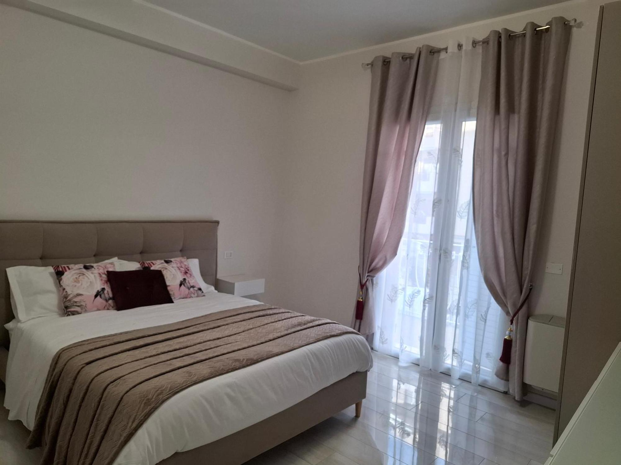 Mariam Royal Apartment & Rooms Reggio di Calabria Bagian luar foto